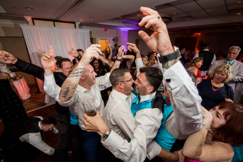 groomsmen dancing